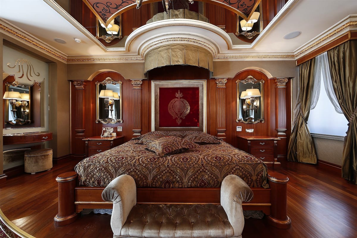 King Suite | Premium bedding, memory foam beds, minibar, in-room safe
