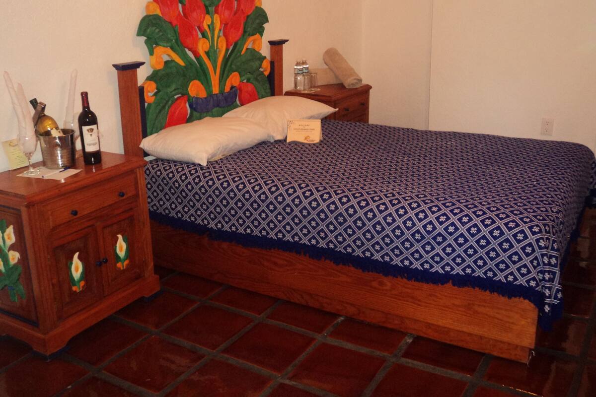 Cortinas blackout, tabla de planchar con plancha y wifi gratis 
