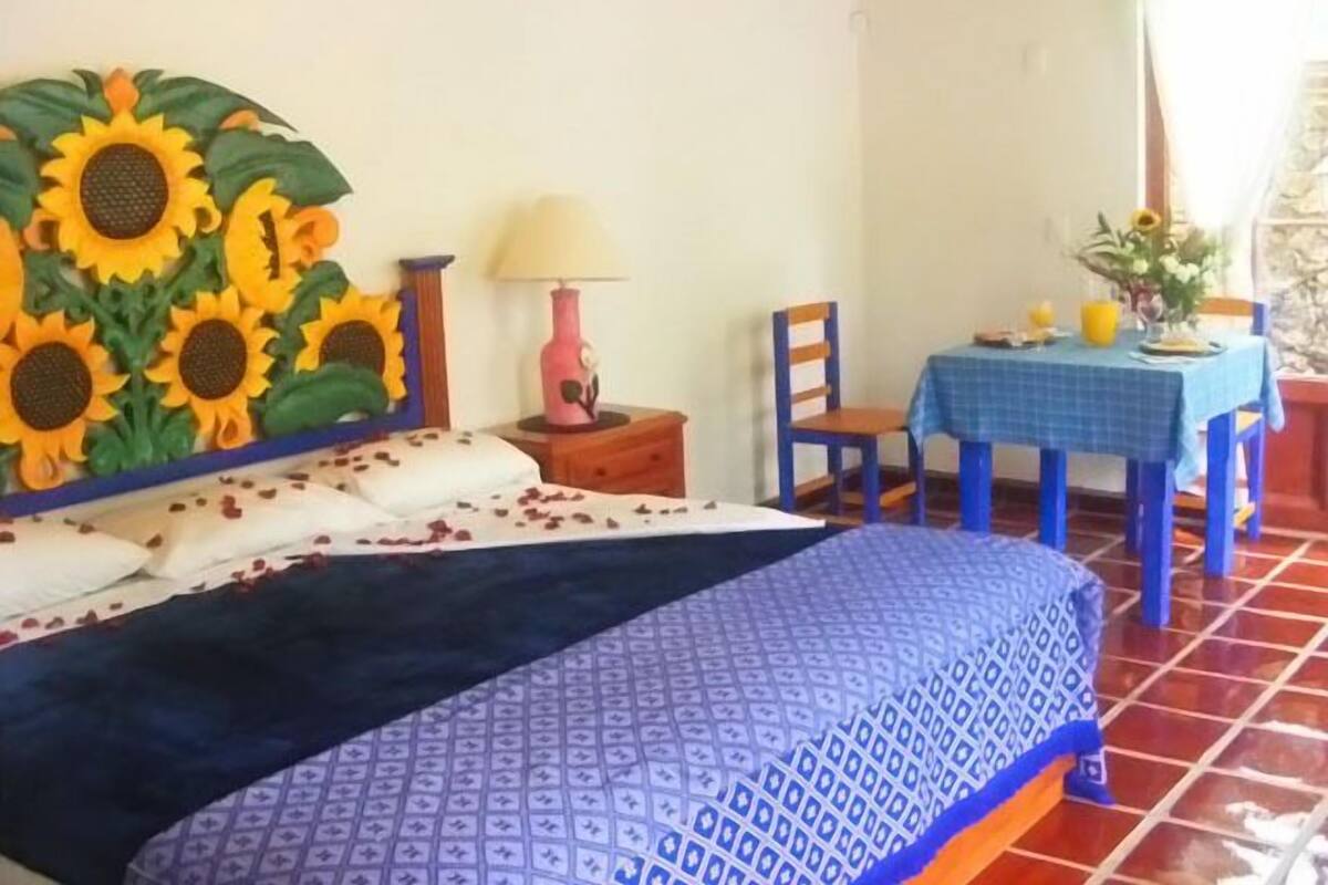 Cortinas blackout, tabla de planchar con plancha y wifi gratis 