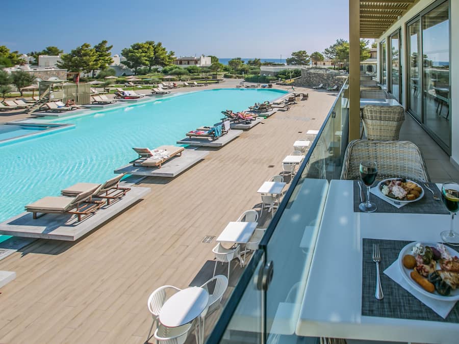3 outdoor pools, open 10:00 AM to 6:00 PM, pool umbrellas, sun loungers