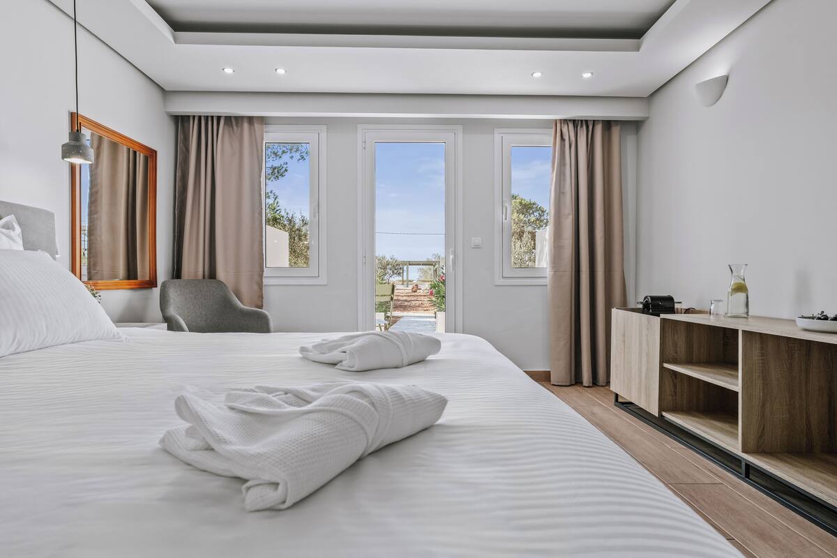 Junior-Suite | Zimmersafe, Verdunkelungsvorhänge, schallisolierte Zimmer