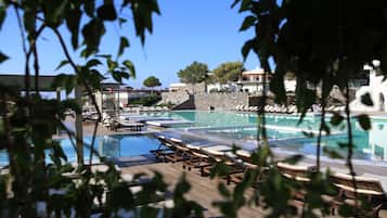 3 outdoor pools, open 10:00 AM to 6:00 PM, pool umbrellas, sun loungers