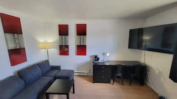 Standard Room, 1 King Bed, Ground Floor | 1 bedroom, desk, blackout drapes, free WiFi