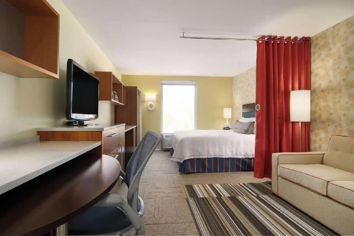 Desk, iron/ironing board, free cribs/infant beds, free WiFi