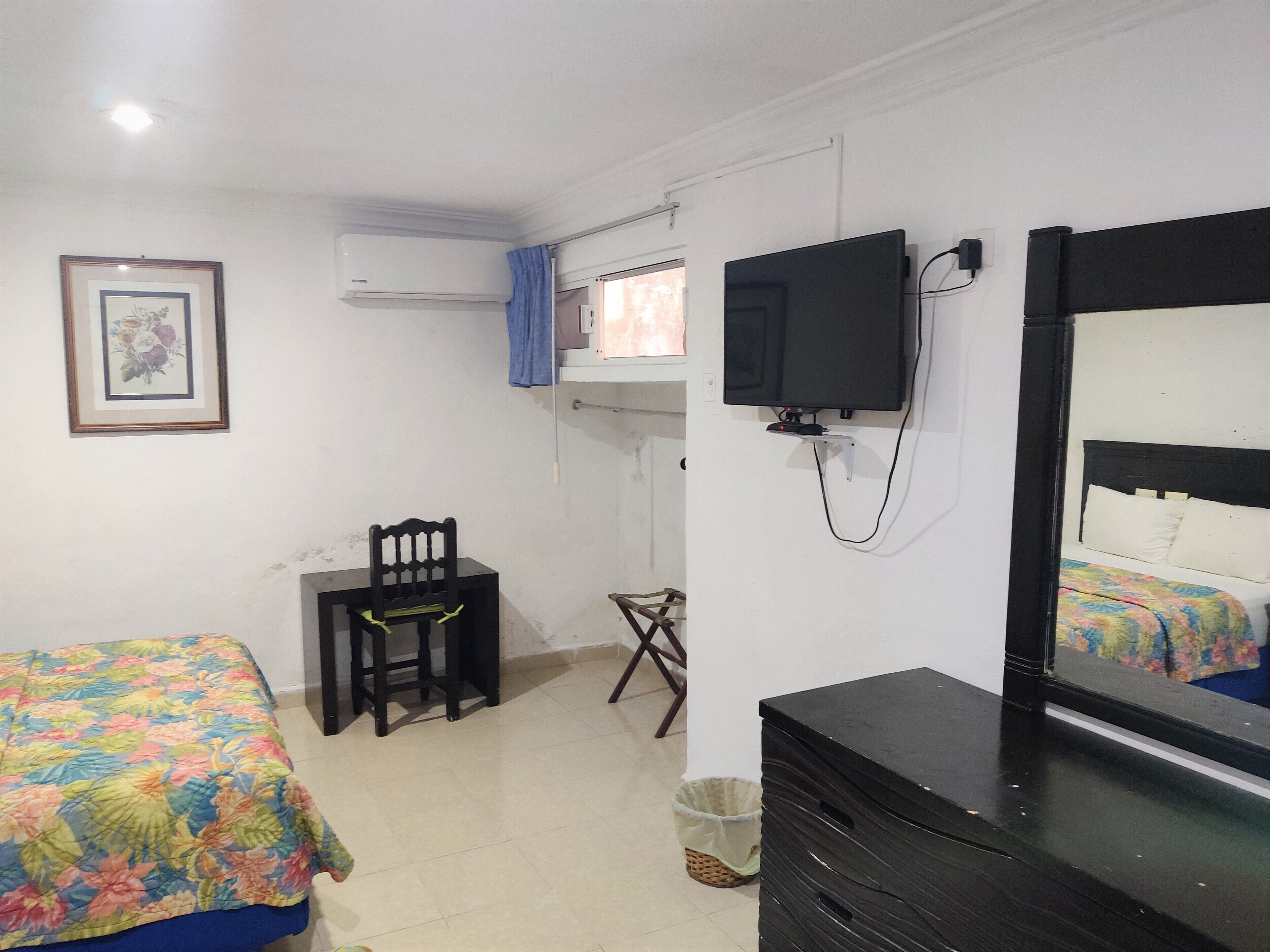 family room | free wifi, bed sheets