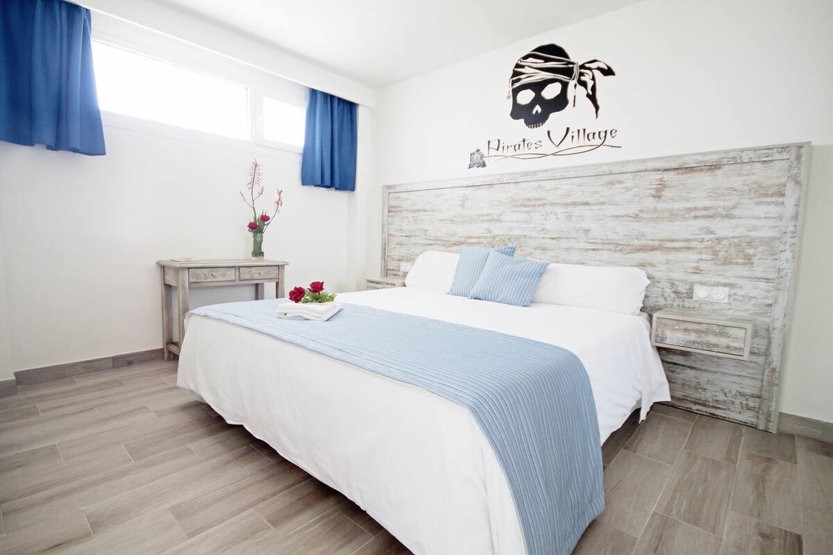 1 bedroom, in-room safe, desk, iron/ironing board (on request)