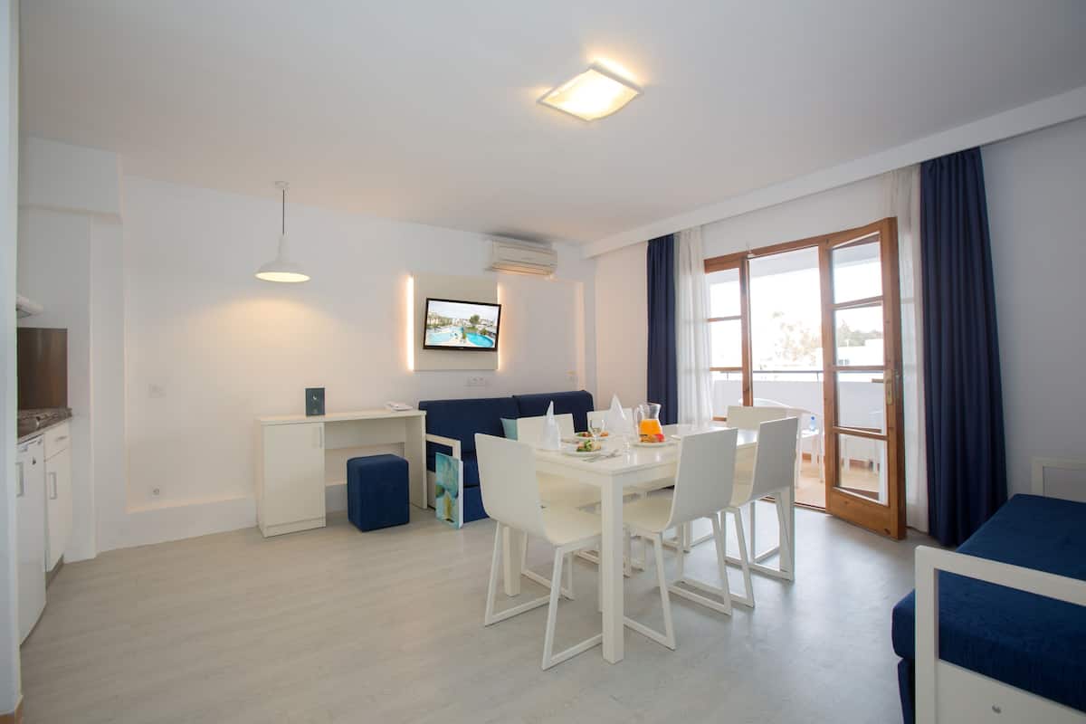 Appartement, 1 chambre | Coin séjour | Télévision LCD