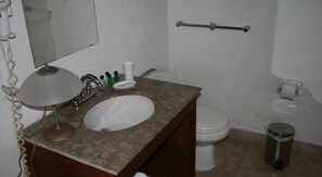 Shower, rainfall showerhead, hair dryer - Casa del Tejadillo (Cartagena)