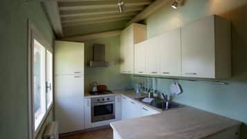 (Scuola di Sopra) Superior Apartment for 4 people | Private kitchen | Fridge