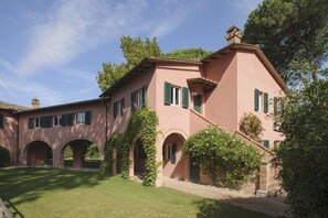 Facciata della struttura