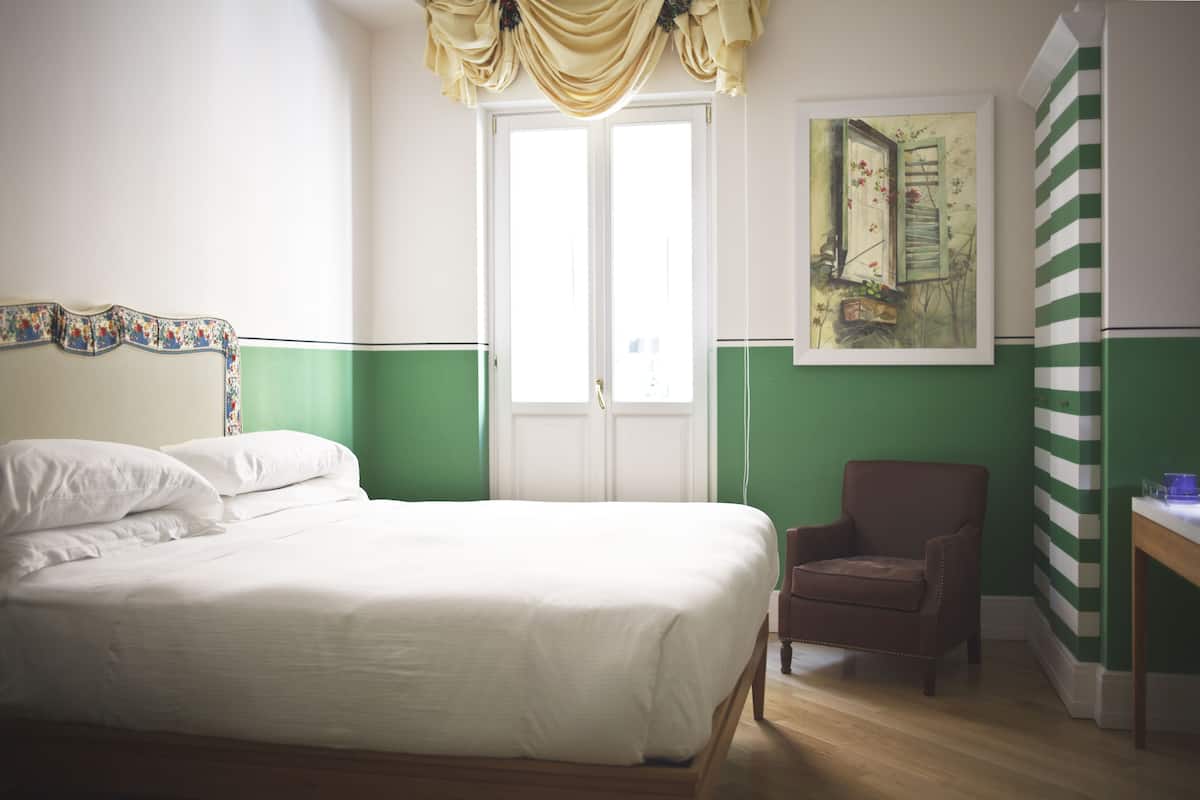 1 bedroom, in-room safe, free WiFi, bed sheets
