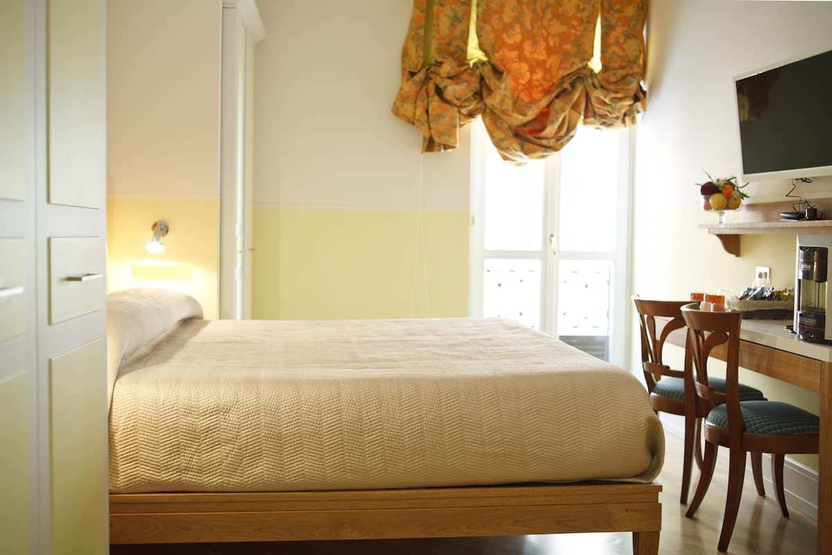 1 bedroom, in-room safe, free WiFi, bed sheets