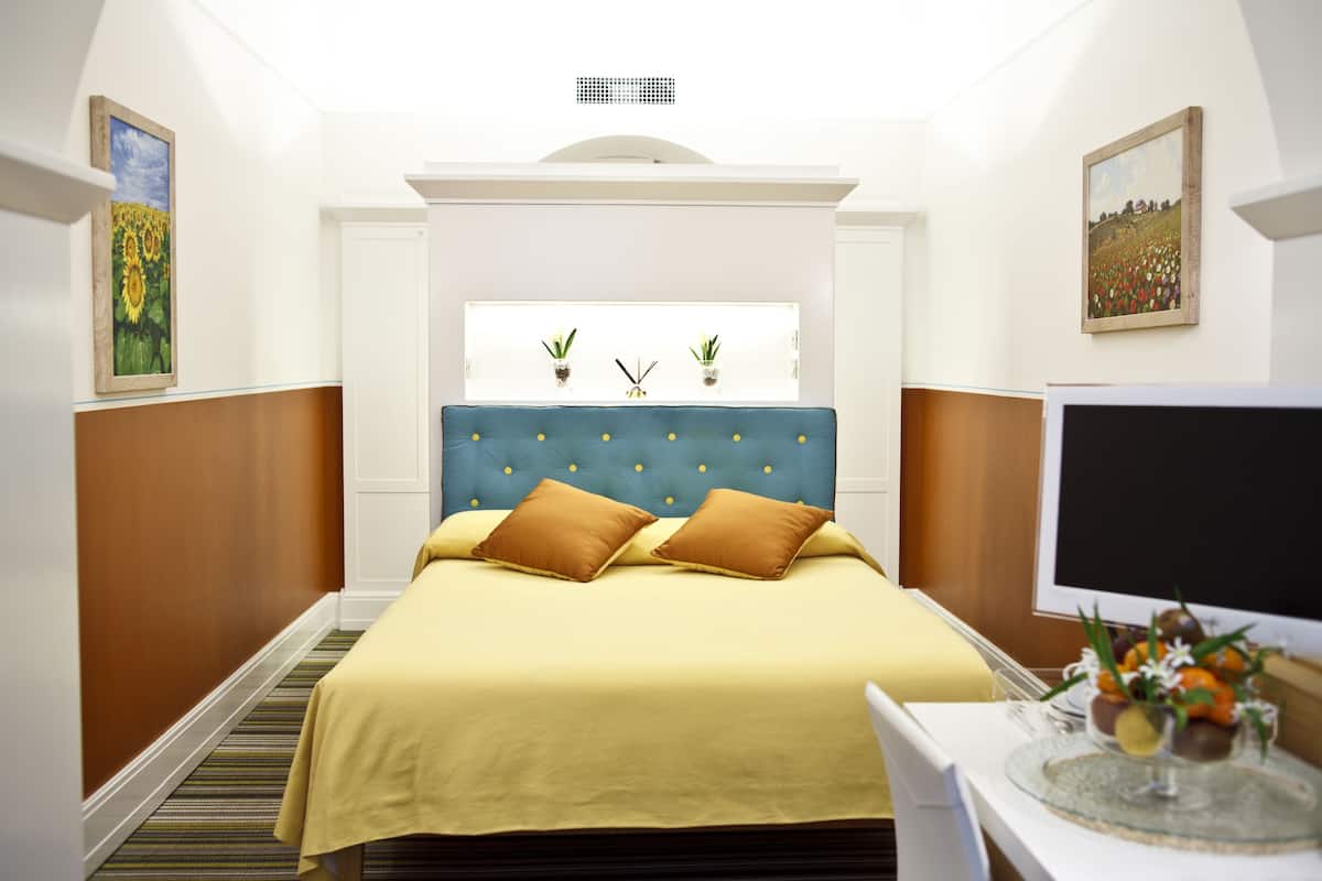 1 bedroom, in-room safe, free WiFi, bed sheets