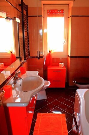 標準客房, 2 張單人床, 共用浴室 | 浴室 | 淋浴設備、淋浴花灑、吹風機、毛巾