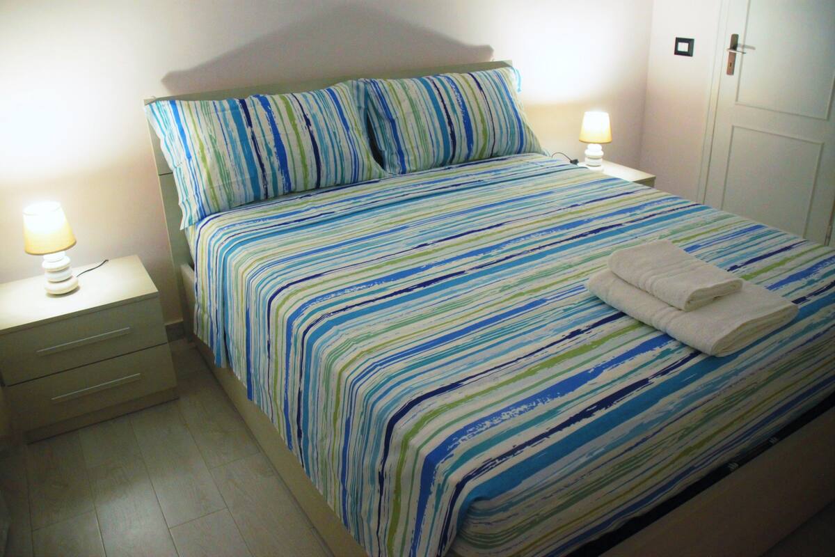 Escritorio, camas plegables/adicionales, wifi gratis y ropa de cama