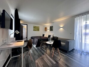 Studio for 4 people | Hypo-allergenic bedding, individually decorated, individually furnished - Hotel Alt Deutz (Cologne)