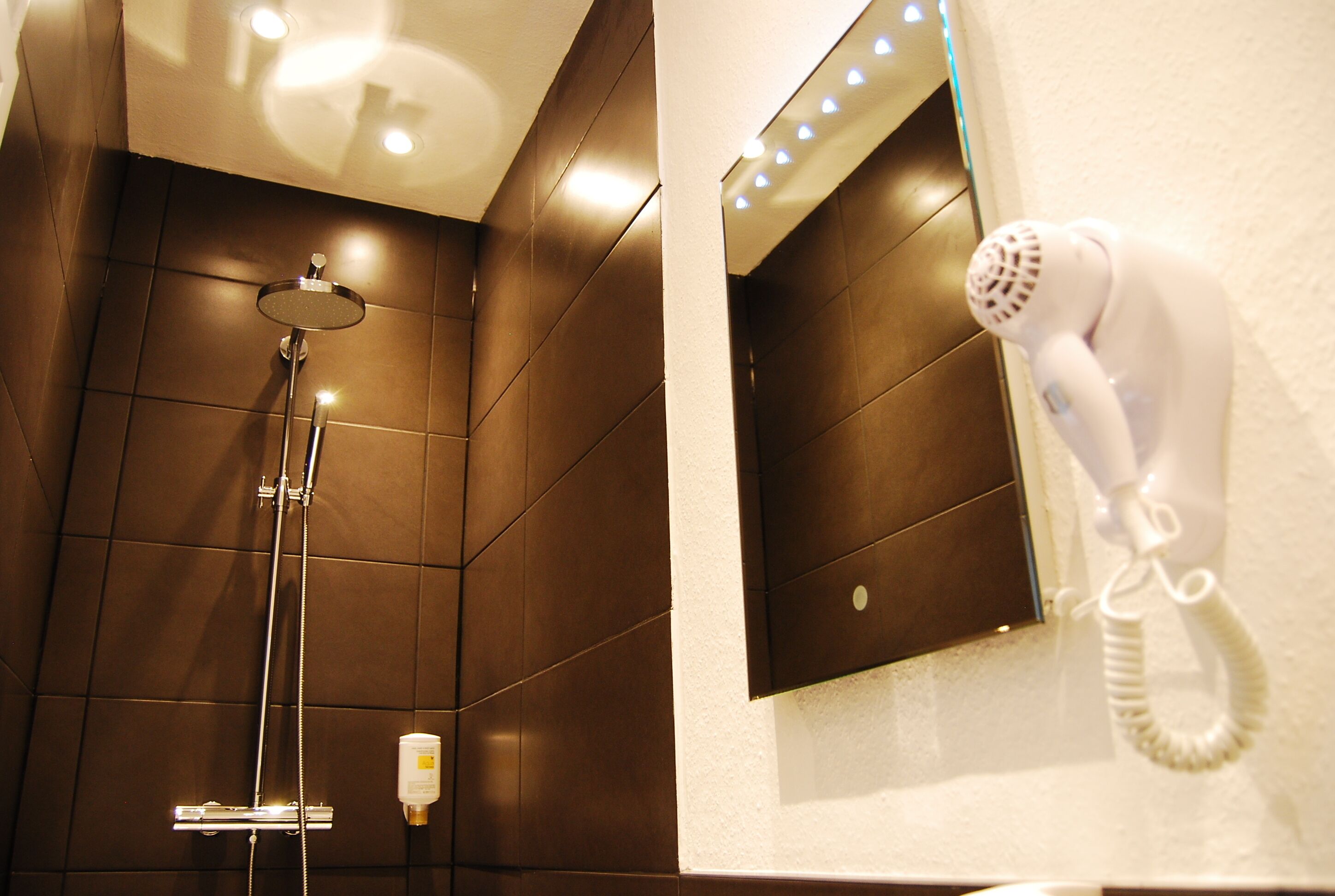 Photo - Hotel Alt Deutz City-Messe-Arena KONTAKTLOSER SELF CHECK-IN