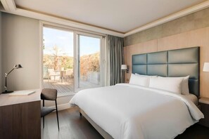 In-room safe, individually furnished, blackout drapes - L’Edmond Hotel Parc Monceau (Paris)