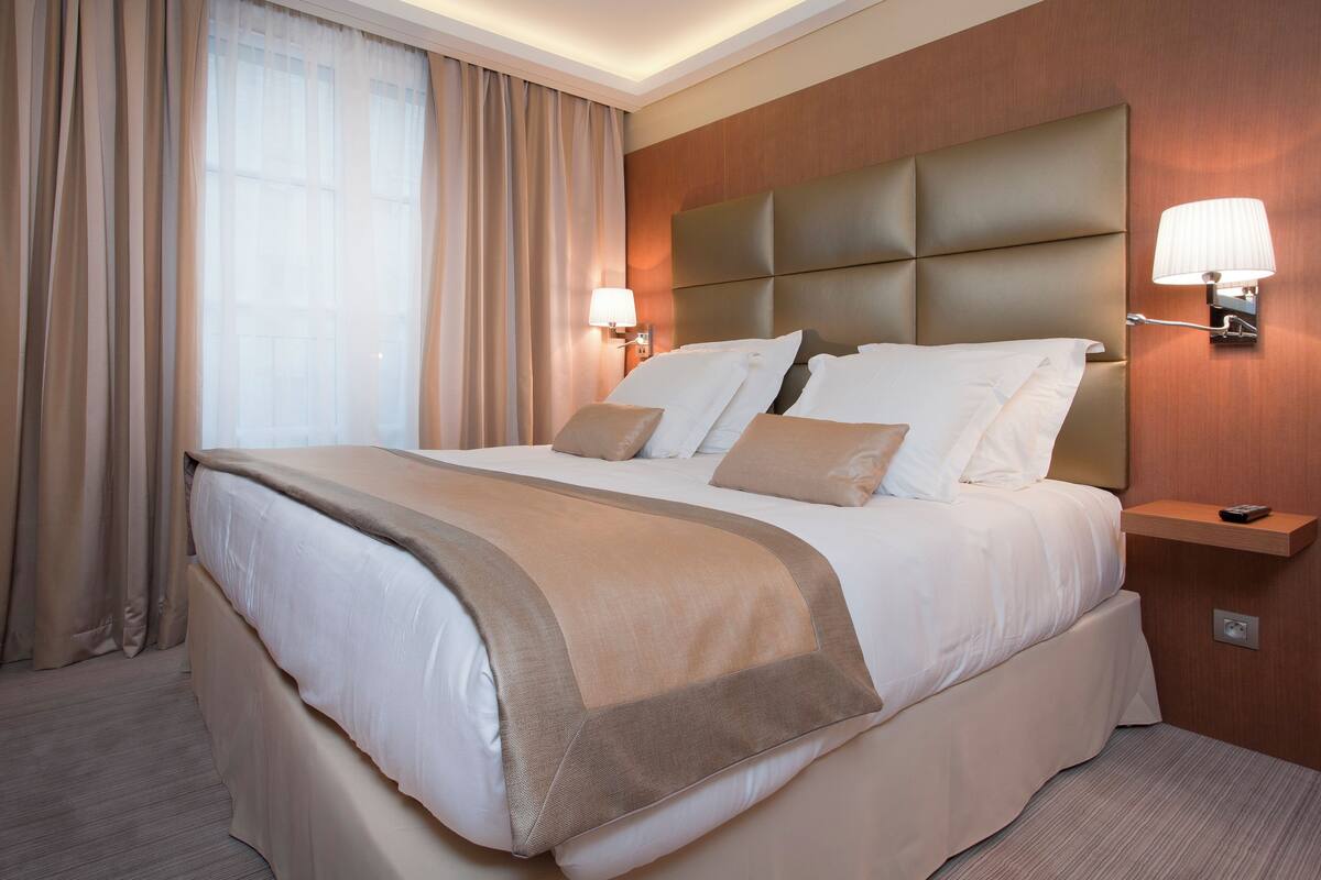 Suite | In-room safe, individually furnished, blackout curtains