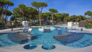 Bathtub spa outdoor