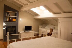 Luxury Suite (4 Pax) | Frette Italian sheets, hypo-allergenic bedding, down duvets