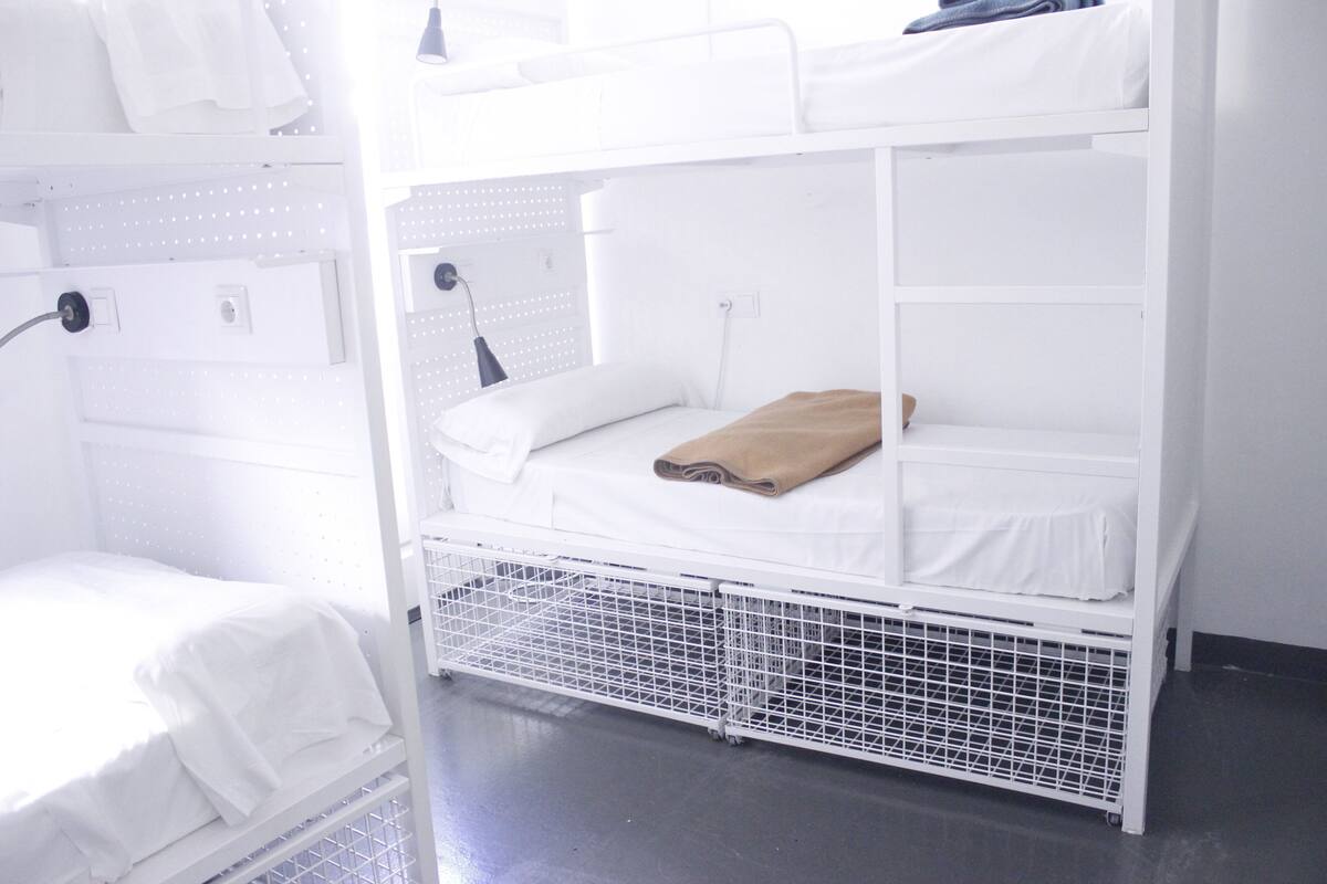 In-room safe, soundproofing, free WiFi, bed sheets