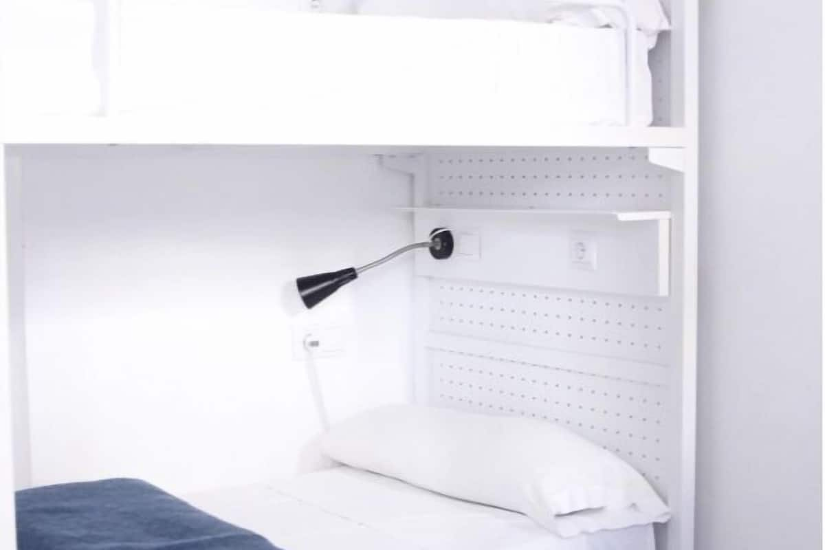 Habitación cuádruple económica | Caja fuerte, sistema de insonorización, wifi gratis y ropa de cama