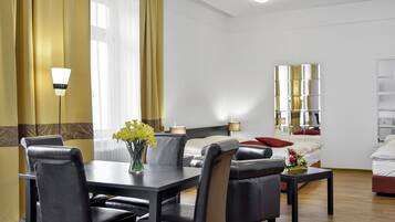 Studio Suite | In-room safe, desk, blackout curtains, free WiFi