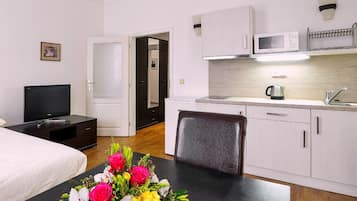 Panoramic Apartment, 1 Bedroom, Balcony, City View | Private kitchen