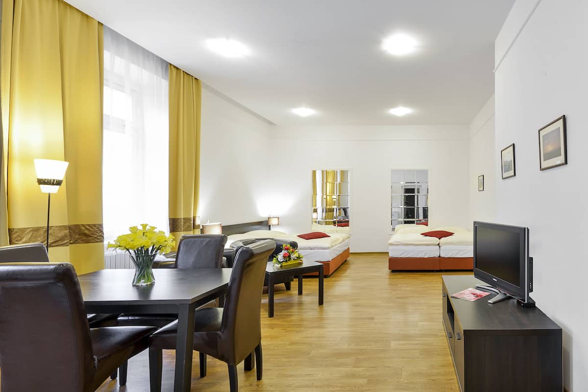 Studio Suite | In-room safe, desk, blackout curtains, free WiFi