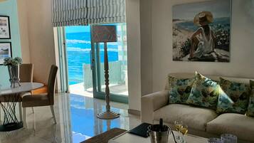 Luxury Cottage, 1 King Bed, Non Smoking | In-room safe, individually decorated, individually furnished