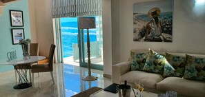 Cottage Mewah, 1 Tempat Tidur King, Bebas Asap Rokok | Brankas dan didekorasi berbeda-beda