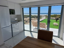 Estudio, 1 cama de matrimonio, vistas al mar, frente a la playa | Cocina privada