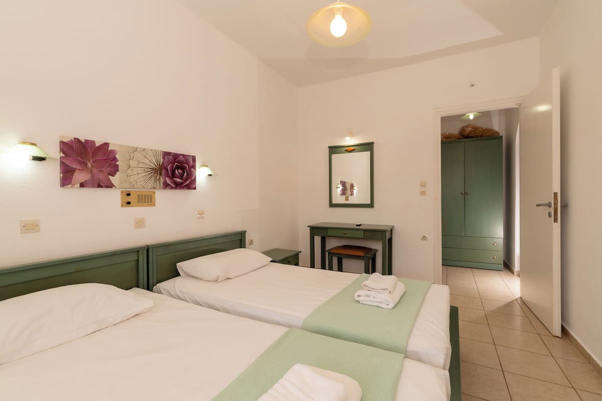 Surmatelas, lits bébé (en supplément), lits pliants/supplémentaires
