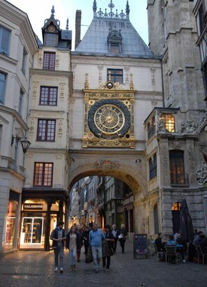 A historic building with a prominent clock tower and an ornate archway. - Hôtel des Arcades (Rouen)