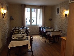 Breakfast area - Hôtel des Arcades (Rouen)