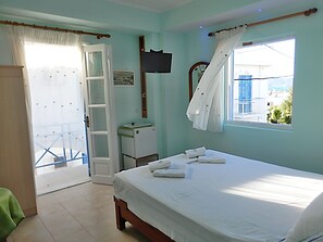 Standard Double or Twin Room | Desk, soundproofing, free WiFi, bed sheets