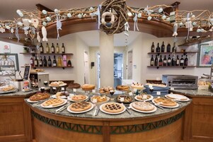 包含每日自助早餐