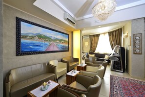 2 bares o lounges, lounge en el lobby
