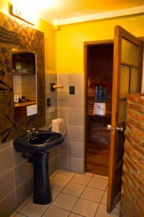Apartment | Bathroom | Shower, rainfall showerhead, free toiletries, towels