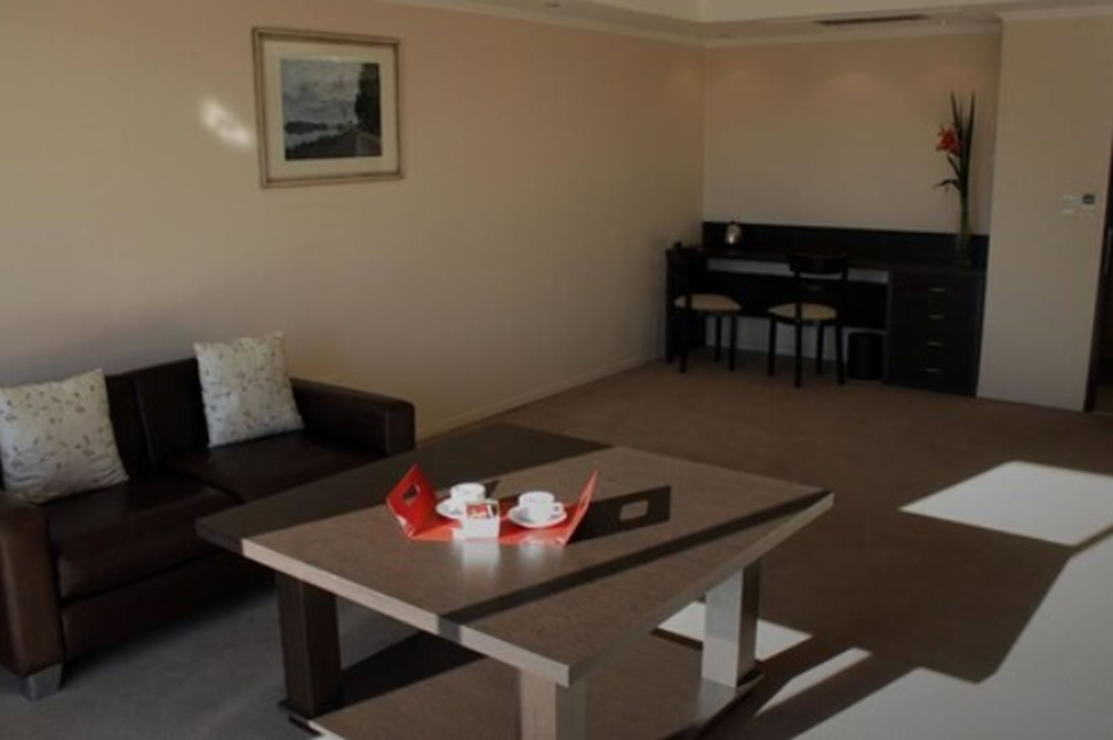 suite, 1 king bed | living area