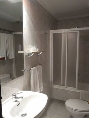 Articles de toilette gratuits, serviettes fournies