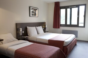 Desk, soundproofing, iron/ironing board, free WiFi