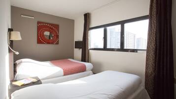 Studio double, coin cuisine | Bureau, chambres insonorisées, fer et planche à repasser, Wi-Fi gratuit