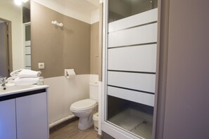 Shower, rainfall showerhead, hair dryer, towels