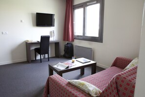 Studio twin, coin cuisine | Salle de séjour | Télévision LCD