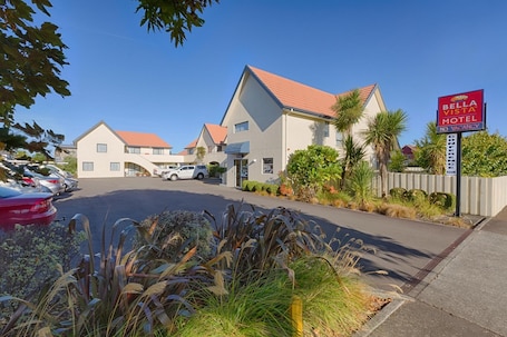 Exterior. Bella Vista - Palmerston North