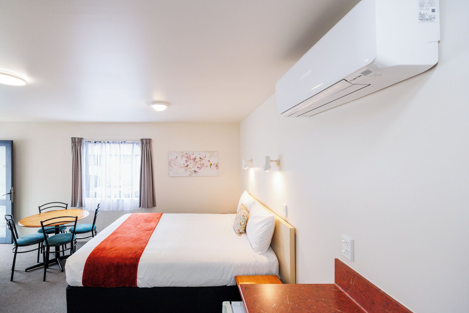 Standard-Suite, 1 Schlafzimmer, Nichtraucher, Küche | Hochwertige Bettwaren, Schreibtisch, laptopgeeigneter Arbeitsplatz