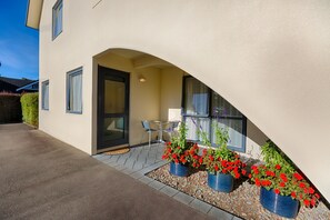 Economy Studio, Non Smoking (Compact Queen Studio) | Terrace/patio