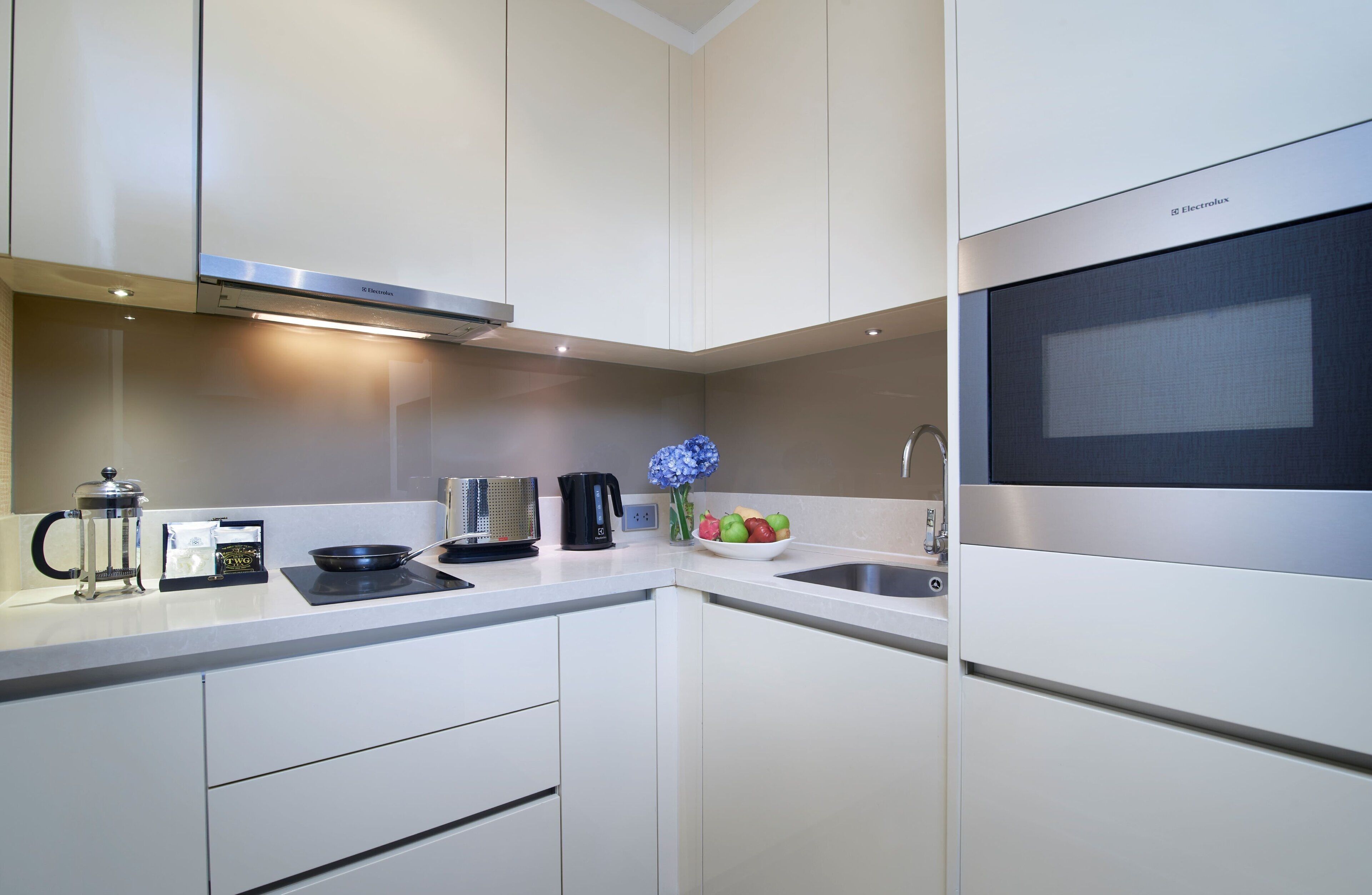 full-sized fridge, microwave, stovetop, electric kettle